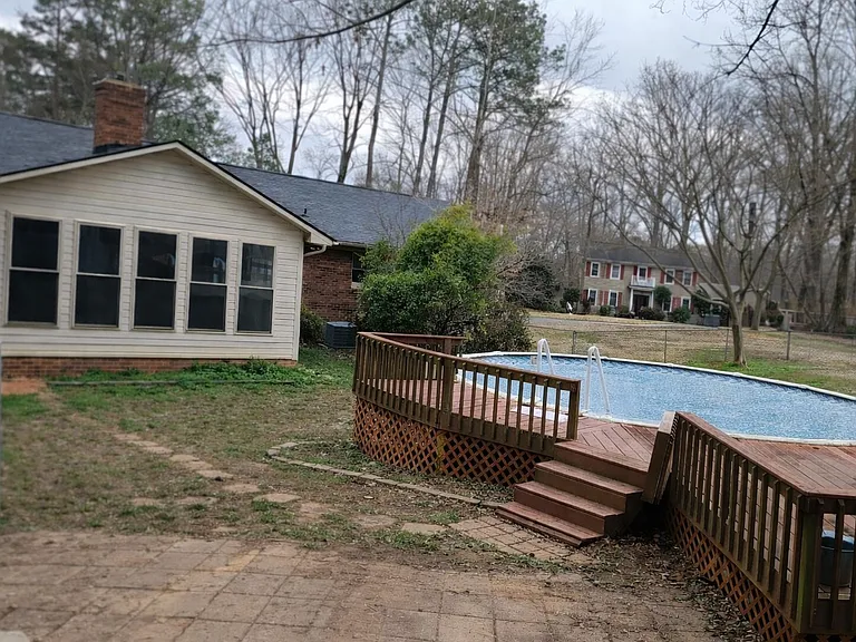 215 Kingston Rd — Photo 2