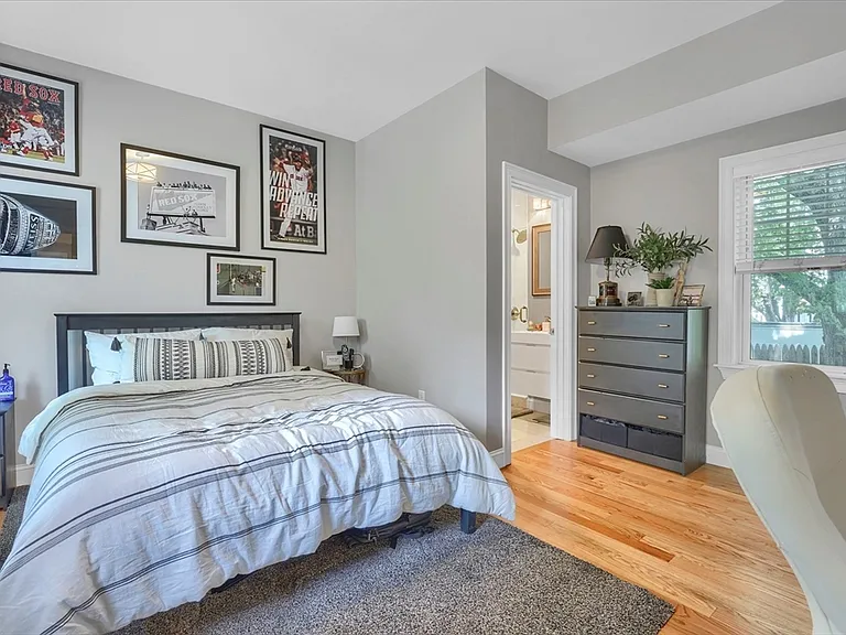 46 Port Norfolk St #1 — Photo 14