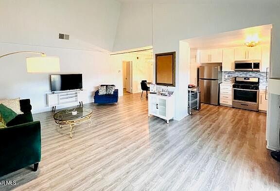 3rd image of 31501 Lindero Canyon Rd Unit 3