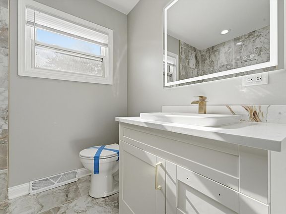 4th image of 146 W 27th Pl