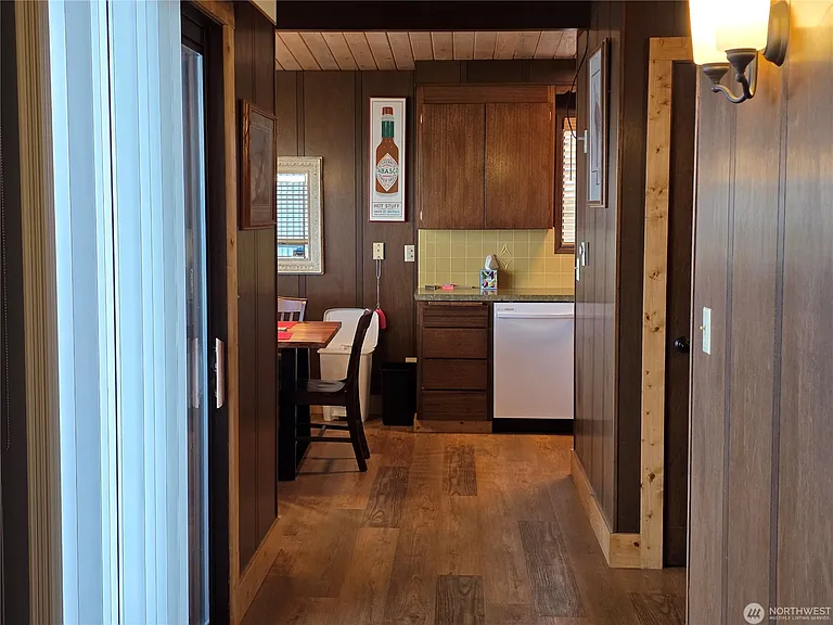 1577 Country Club Dr — Photo 9