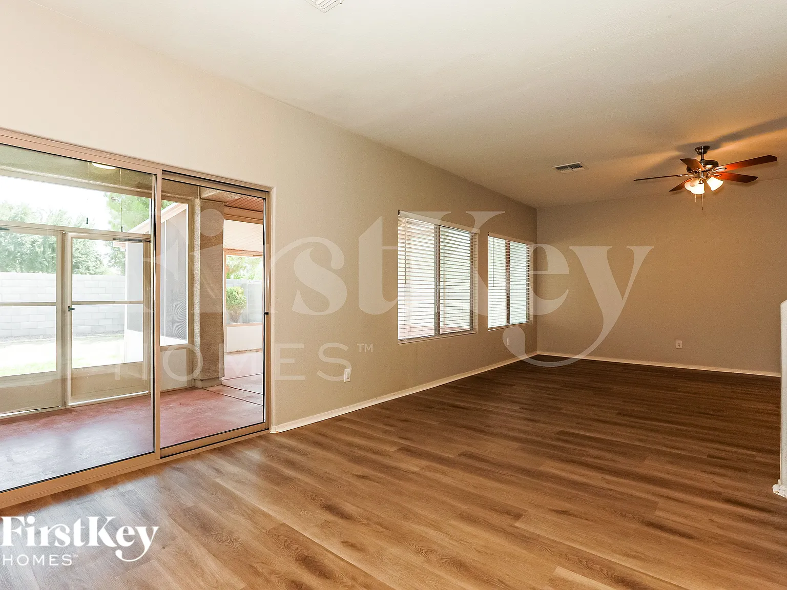 3 bed, 2.5 bath, 2560 sqft, $2,070 — Photo 3