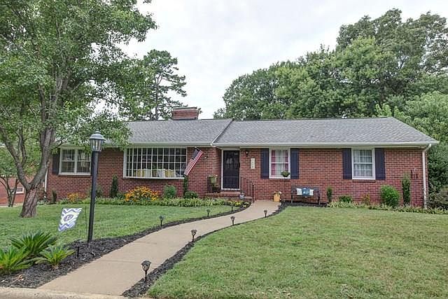 1st image of 104 Moore Dr