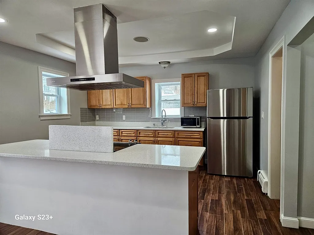 5 bed, 1.0 bath, 2200 sqft, $3,500 — Photo 4