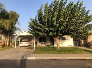10613 Santa Barbara St, Lamont, CA 93241
