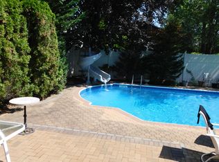 76 Raymond Pl, Hewlett, NY 11557