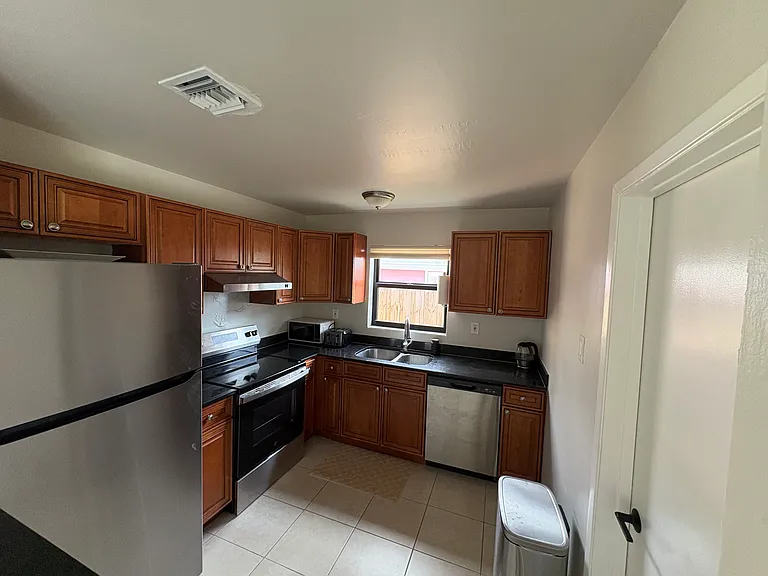 1828 N J St — Photo 8
