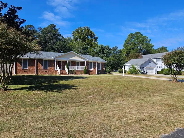104 Dorchester Ln, New Bern, NC 28562