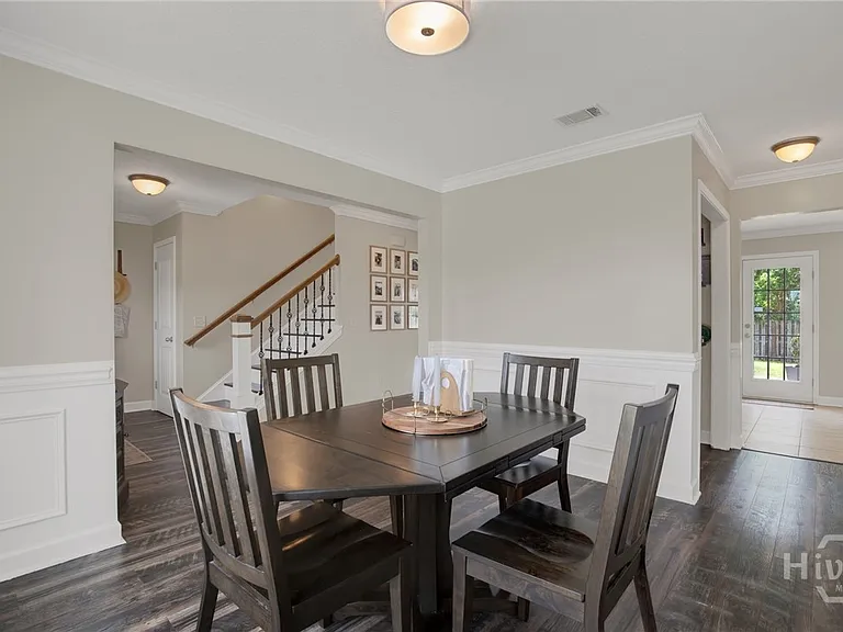 384 Manchester Ct — Photo 9