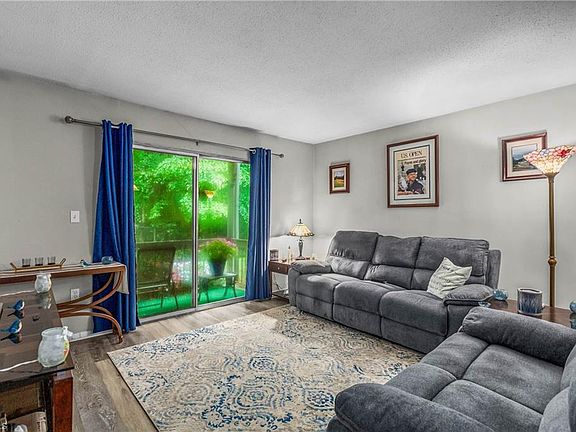 4th image of 2270 Sunderland Rd APT 12A