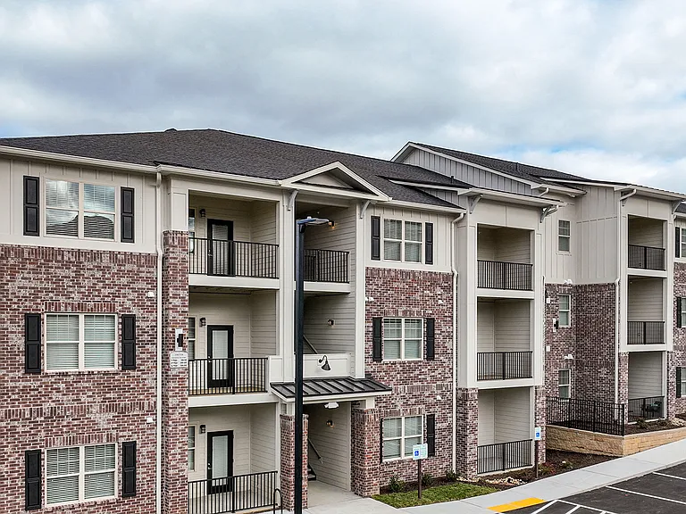 Farragut Junction Apartments — Photo 36