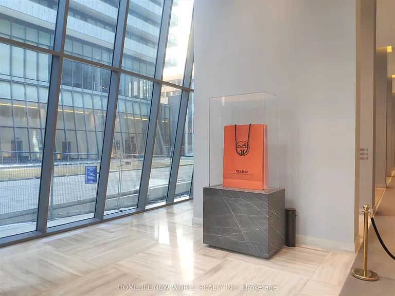 50 Charles St E #LPH5207 — Photo 17