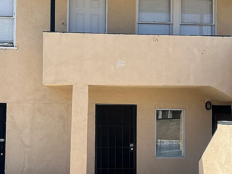 2325 Chester Ln #F — Photo 1