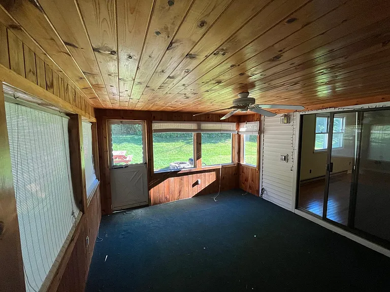 Screened in porch