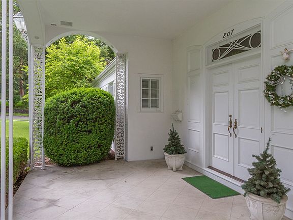 4th image of 807 E Rockwood Blvd