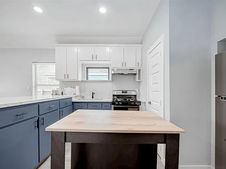 6725 Avenue K #B — Photo 18