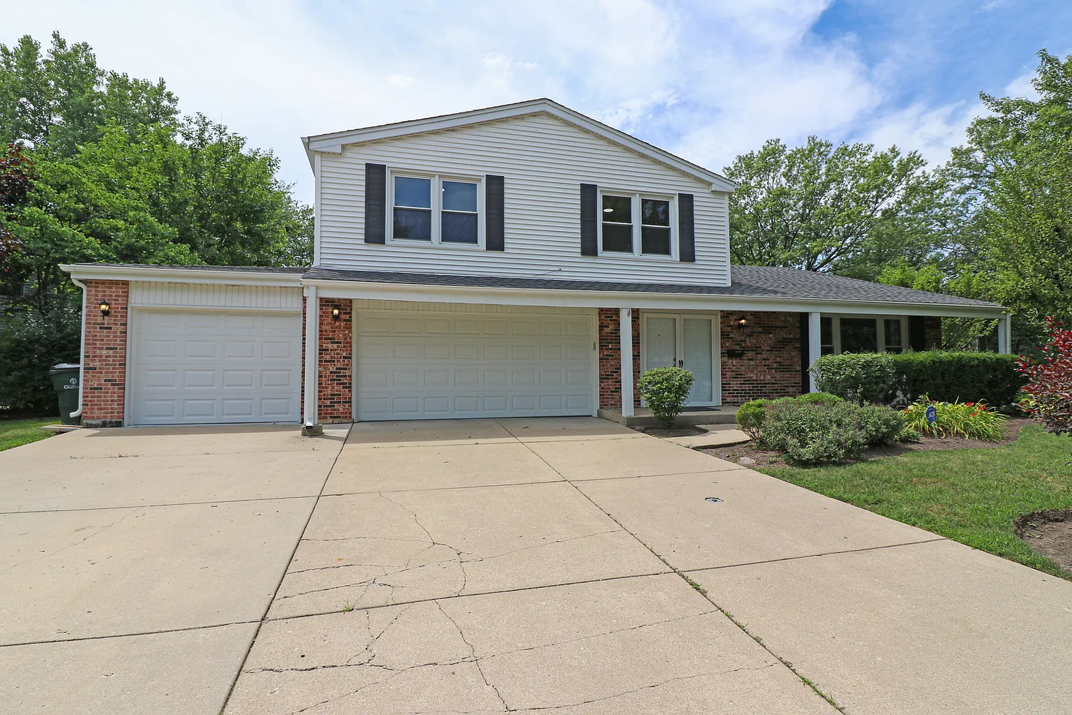 2312 Strawberry Ln photo 1