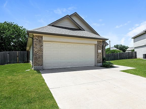 3rd image of 8220 Runner Oak Ln