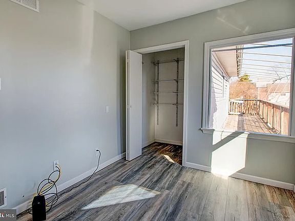 3rd image of 495 Edgewater Ave