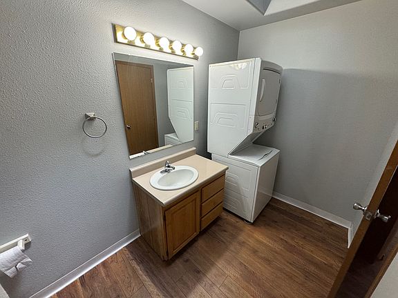 4th image of 10724 7th Ave SE #B