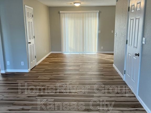 3rd image of 806 Wolf Dr