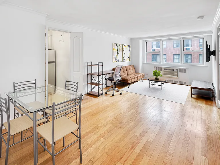 245 E 35th St #14-F — Photo 1