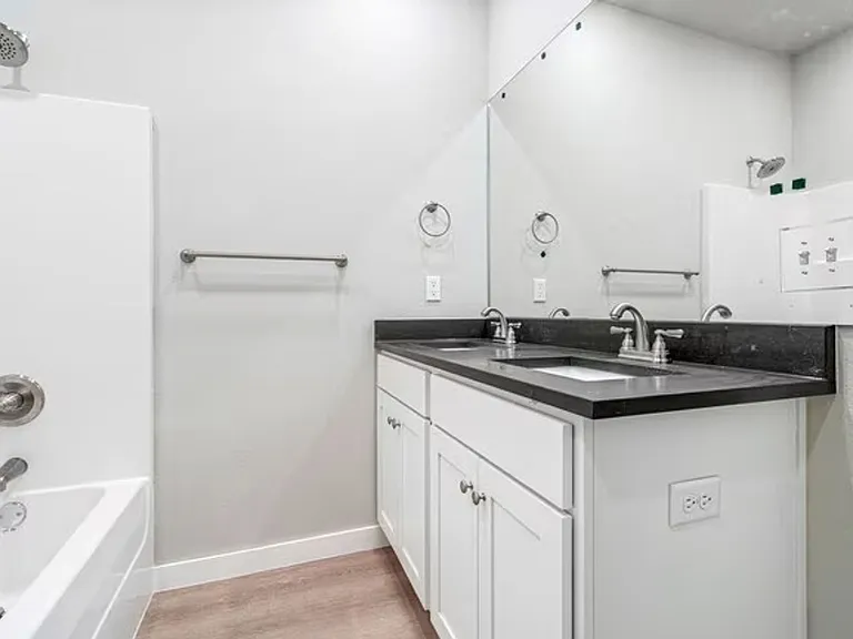 275 N Hunter St — Photo 10