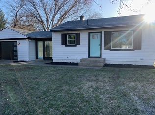 2284 Edgewater Dr NE, Grand Rapids, MI 49525