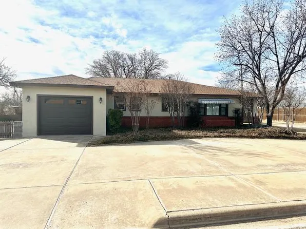 508 W 6th St, Idalou, TX 79329