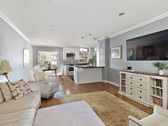 2nd image of 32 Reeve Pl