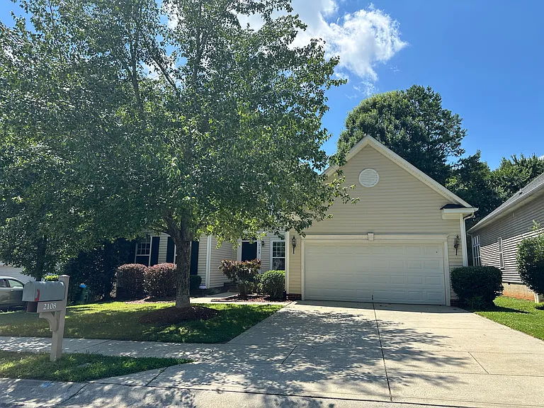 2108 Lord Proprietor Ln — Photo 1