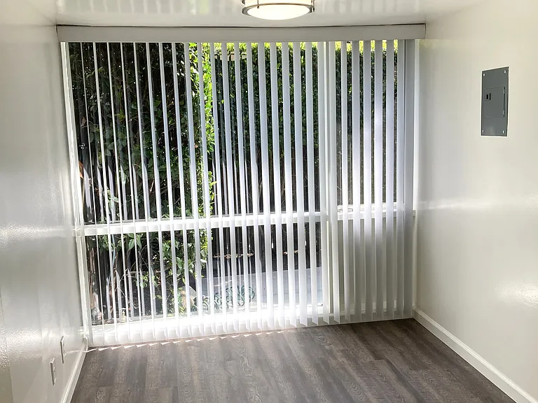 305 California Blvd — Photo 18