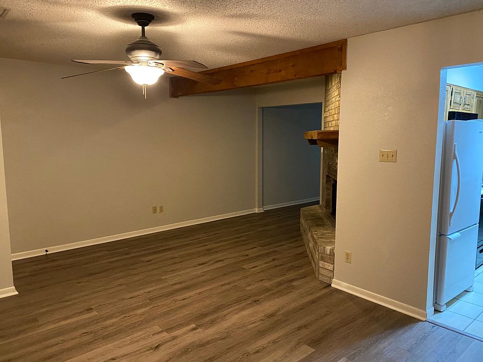 1st image of 12 Crossroads Dr #12