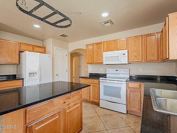 5th image of 721 W Cholla Crest Dr