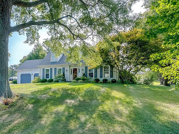 2nd image of 225 Farmbrook Cir