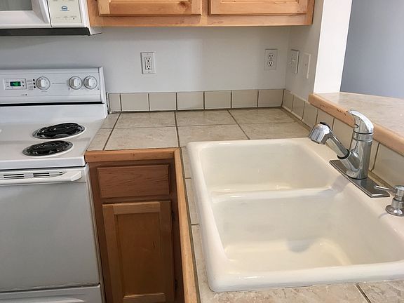 3rd image of 916 Singley Ave #B