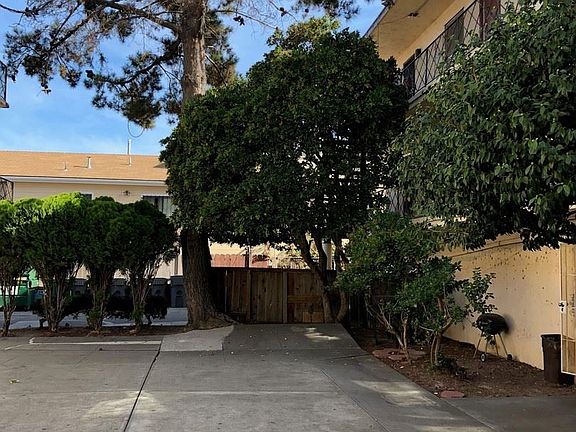 5th image of 650 E 17th St APT 2