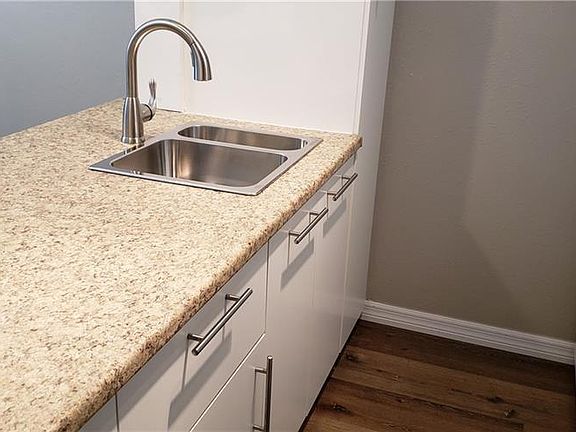 4th image of 134 W Washington Ave APT 2