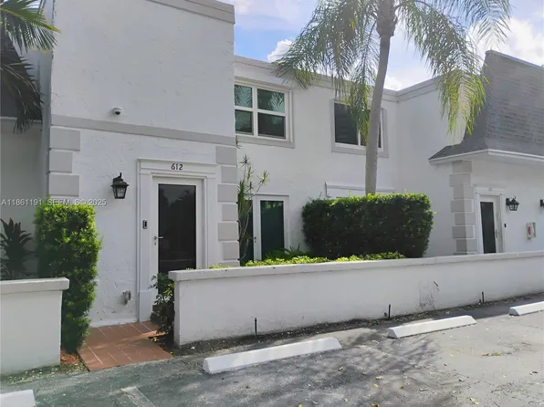 612 NE 27th Ave, Hallandale, FL 33009