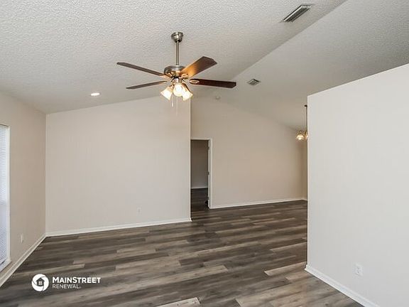 4th image of 581 Gilbert Dr NE
