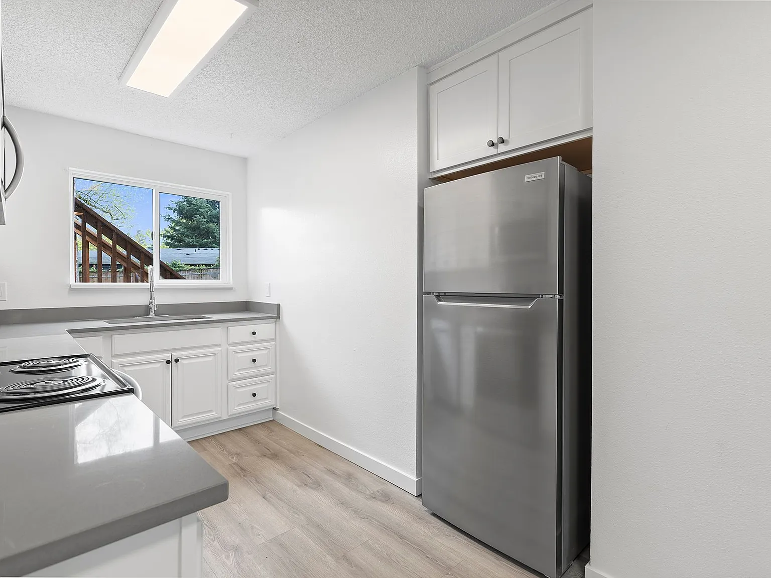 Newly Remodeled Kennedy Park Apartments! — Photo 4