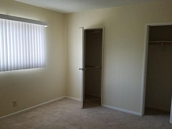5th image of 585 E Washington Blvd APT 34