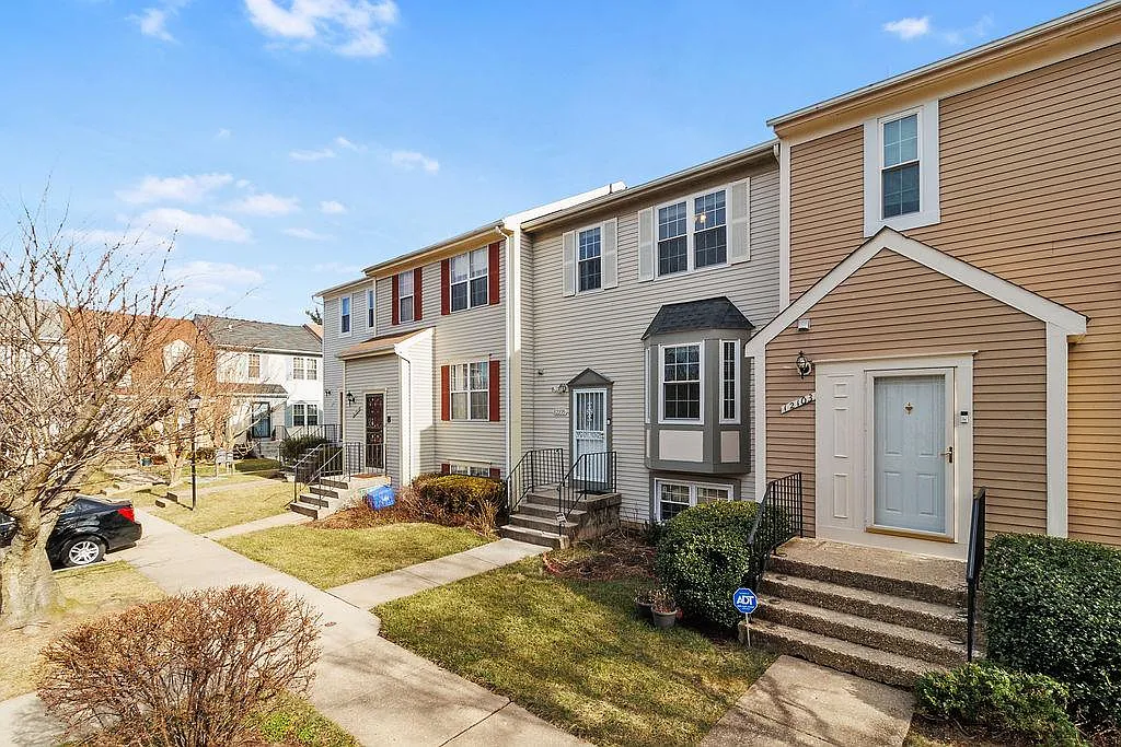 3 bed, 3.5 bath, 1560 sqft, $2,950 — Photo 2