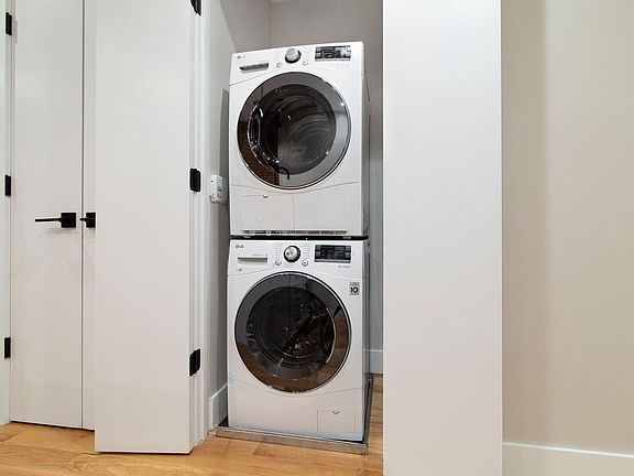 4th image of 1059 Lexington Ave #4FR