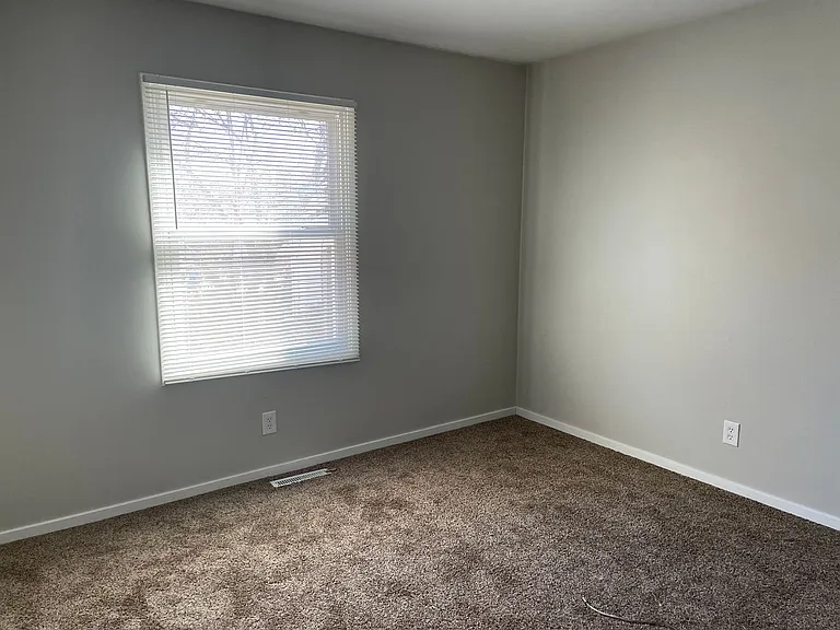 7504 Diane Ct — Photo 7