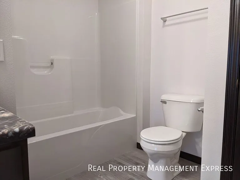 2218 S Ronsiek Ave — Photo 9