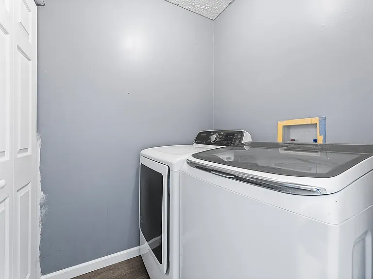 328 Regency Ave — Photo 27