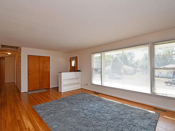 5th image of 1026 Magie Ave
