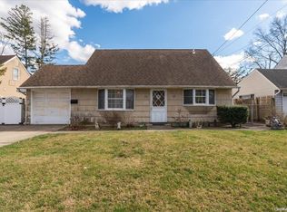 102 Cold Spring Rd, Syosset, NY 11791