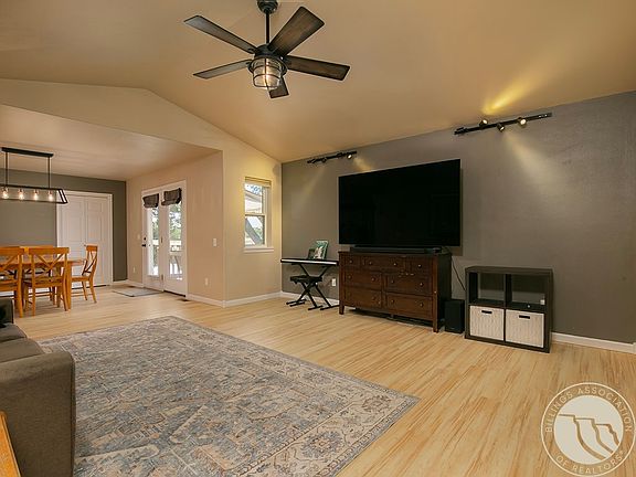 3rd image of 1321 Mirror Lake Ln
